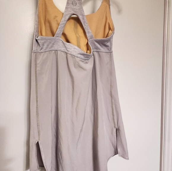 Lululemon Venus tank size 4 - Picture 2 of 3